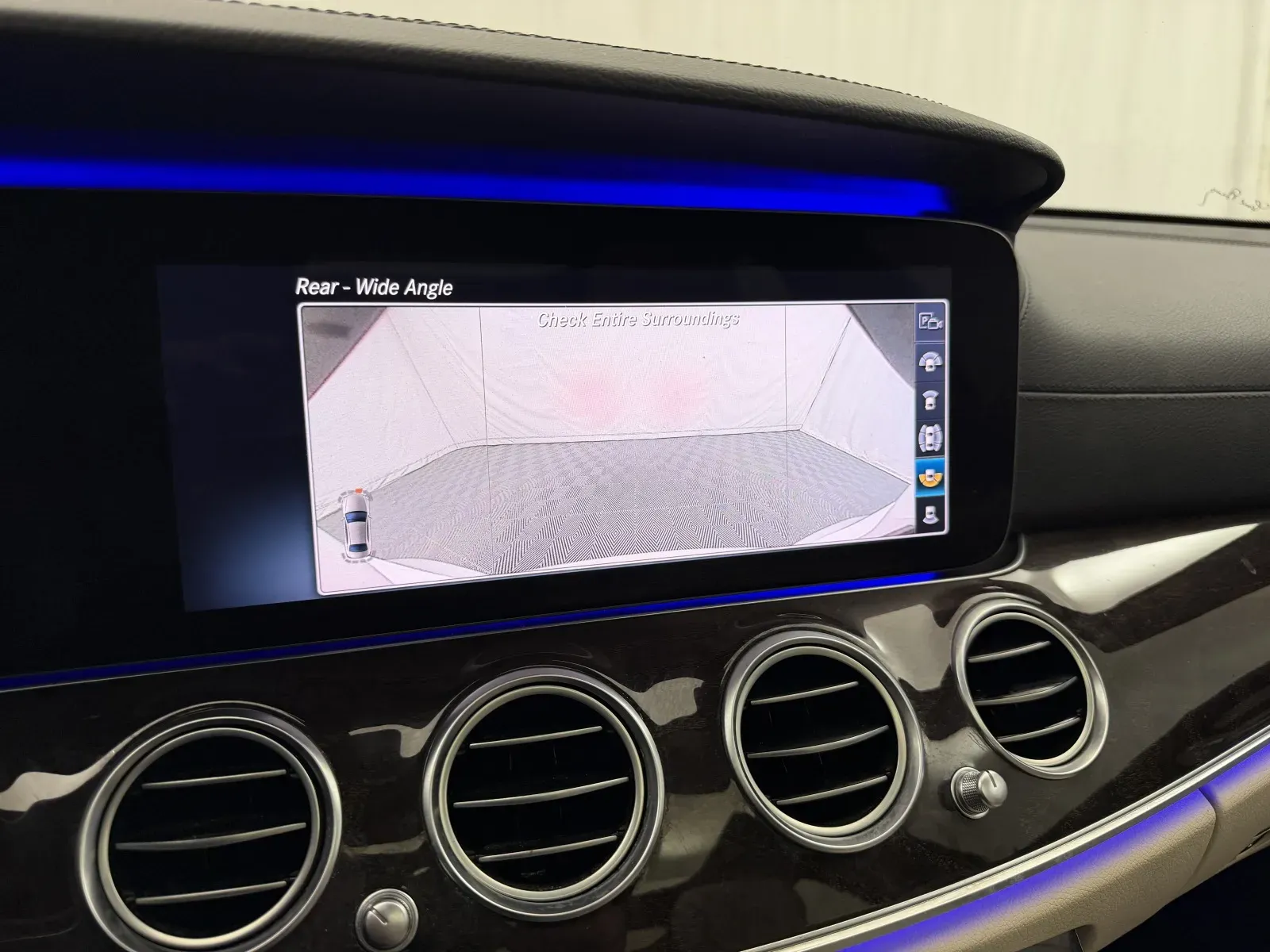 Mercedes-Benz E-Class photo 26