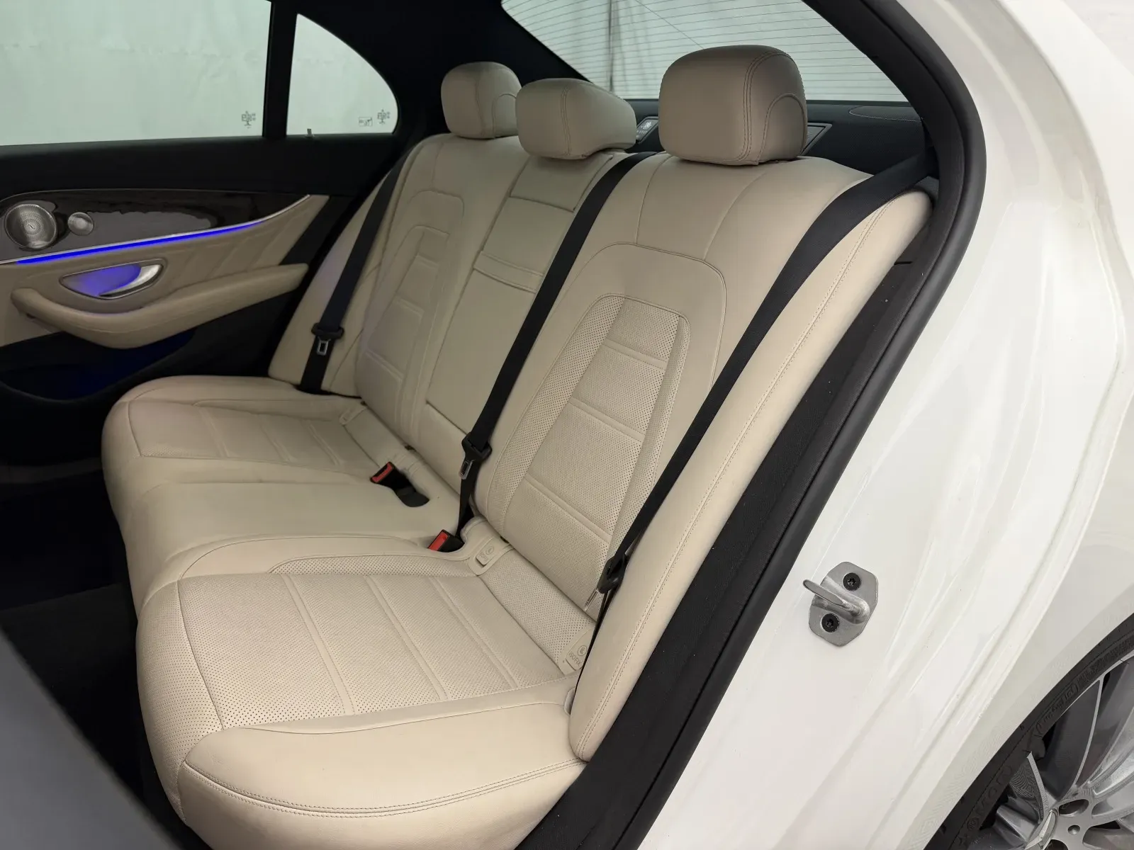 Mercedes-Benz E-Class photo 53