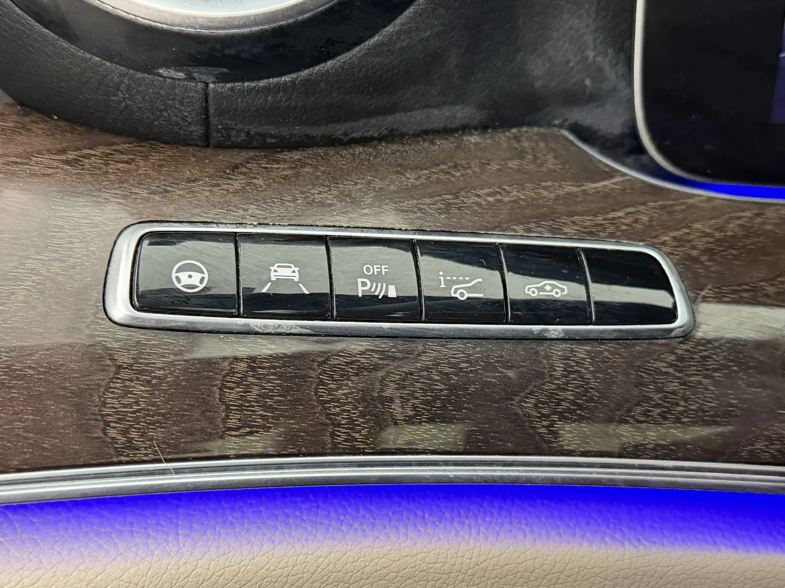 Mercedes-Benz E-Class photo 22