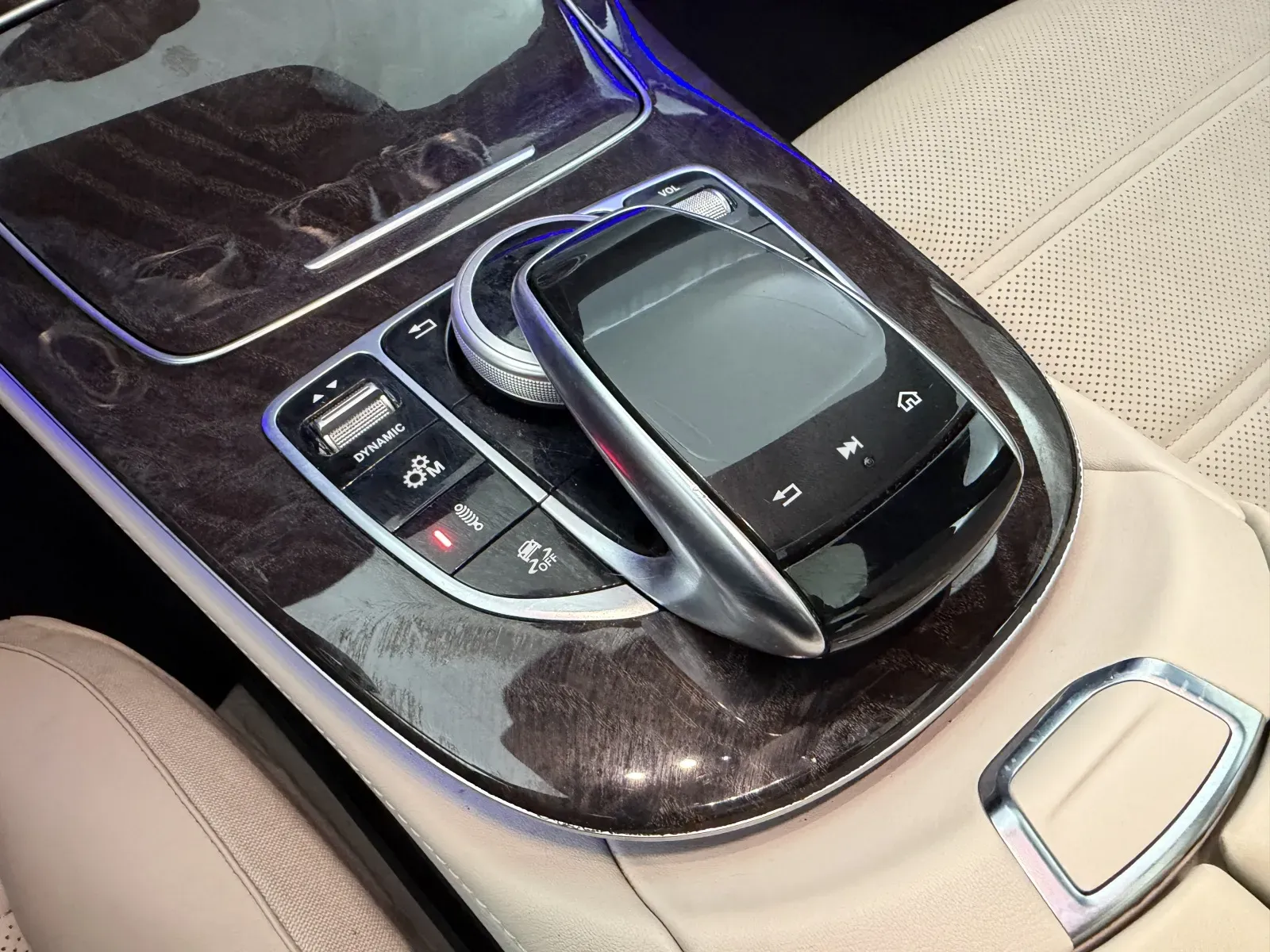Mercedes-Benz E-Class photo 52