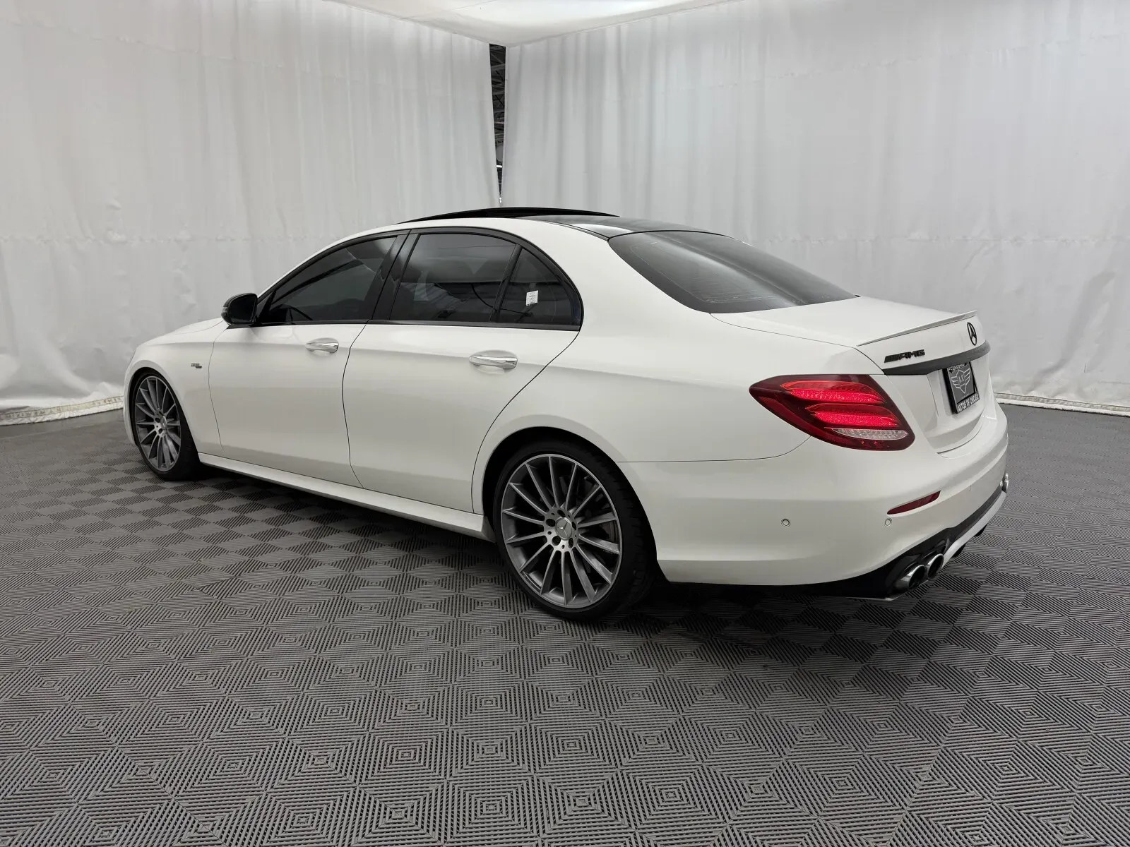 Mercedes-Benz E-Class photo 5