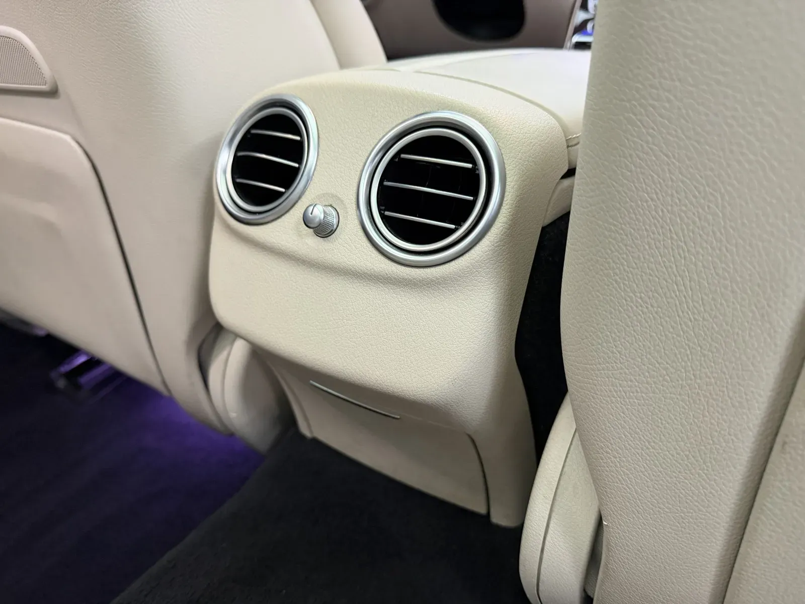 Mercedes-Benz E-Class photo 54