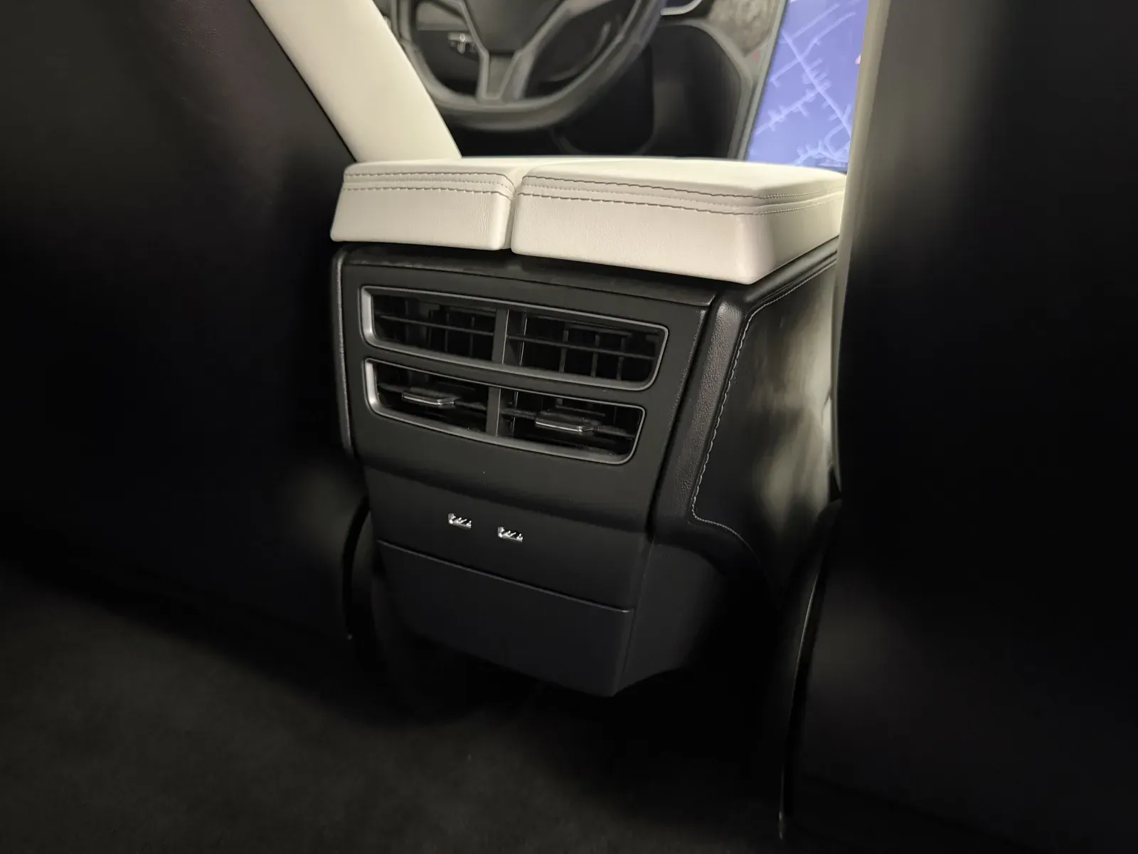 Tesla Model S photo 27