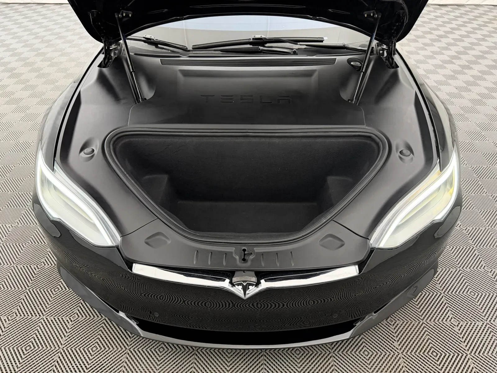 Tesla Model S photo 32