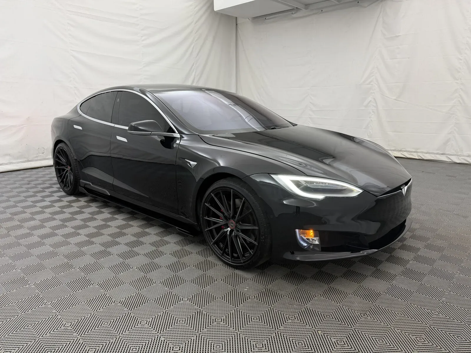 Tesla Model S photo 4