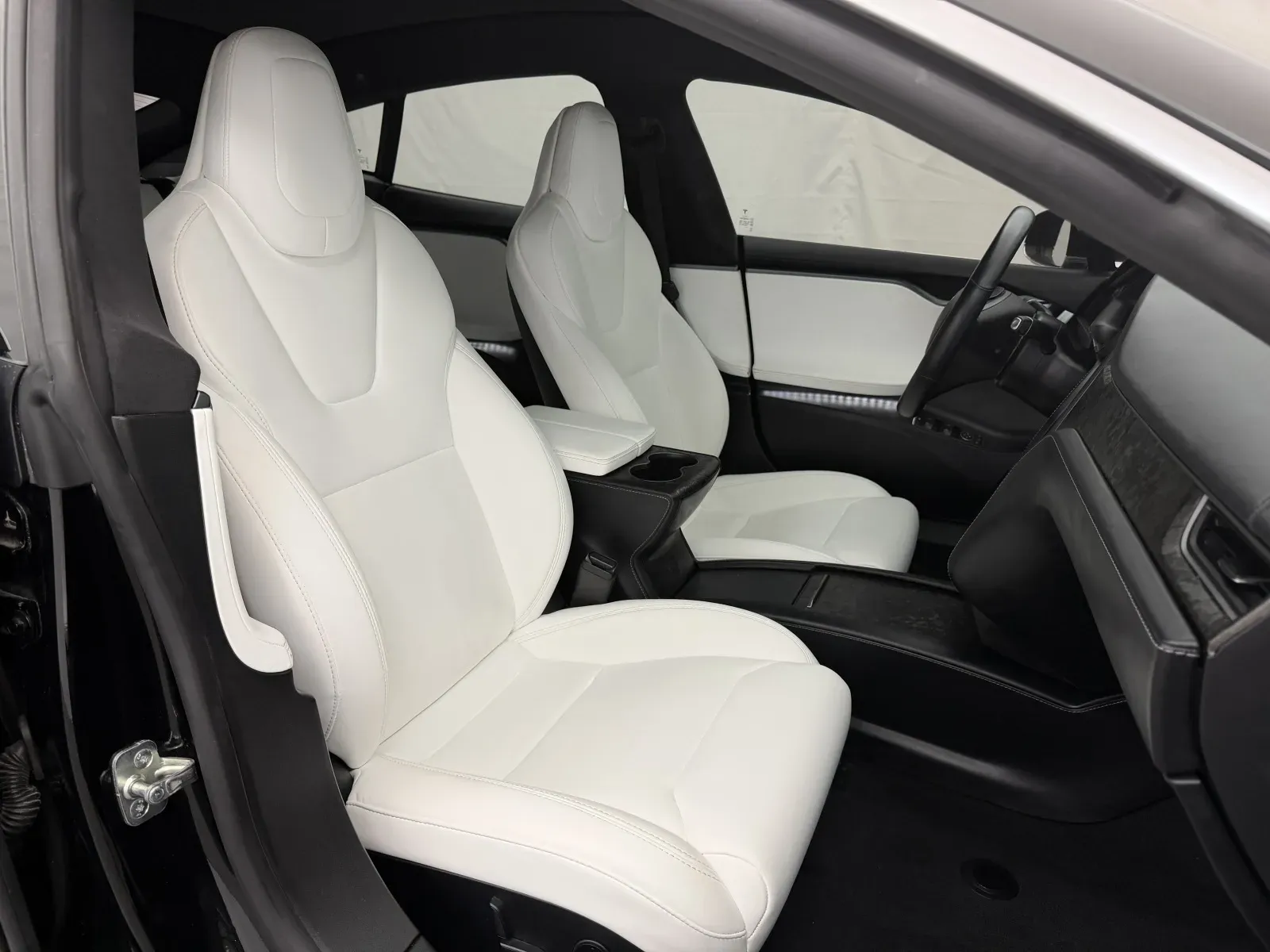 Tesla Model S photo 29