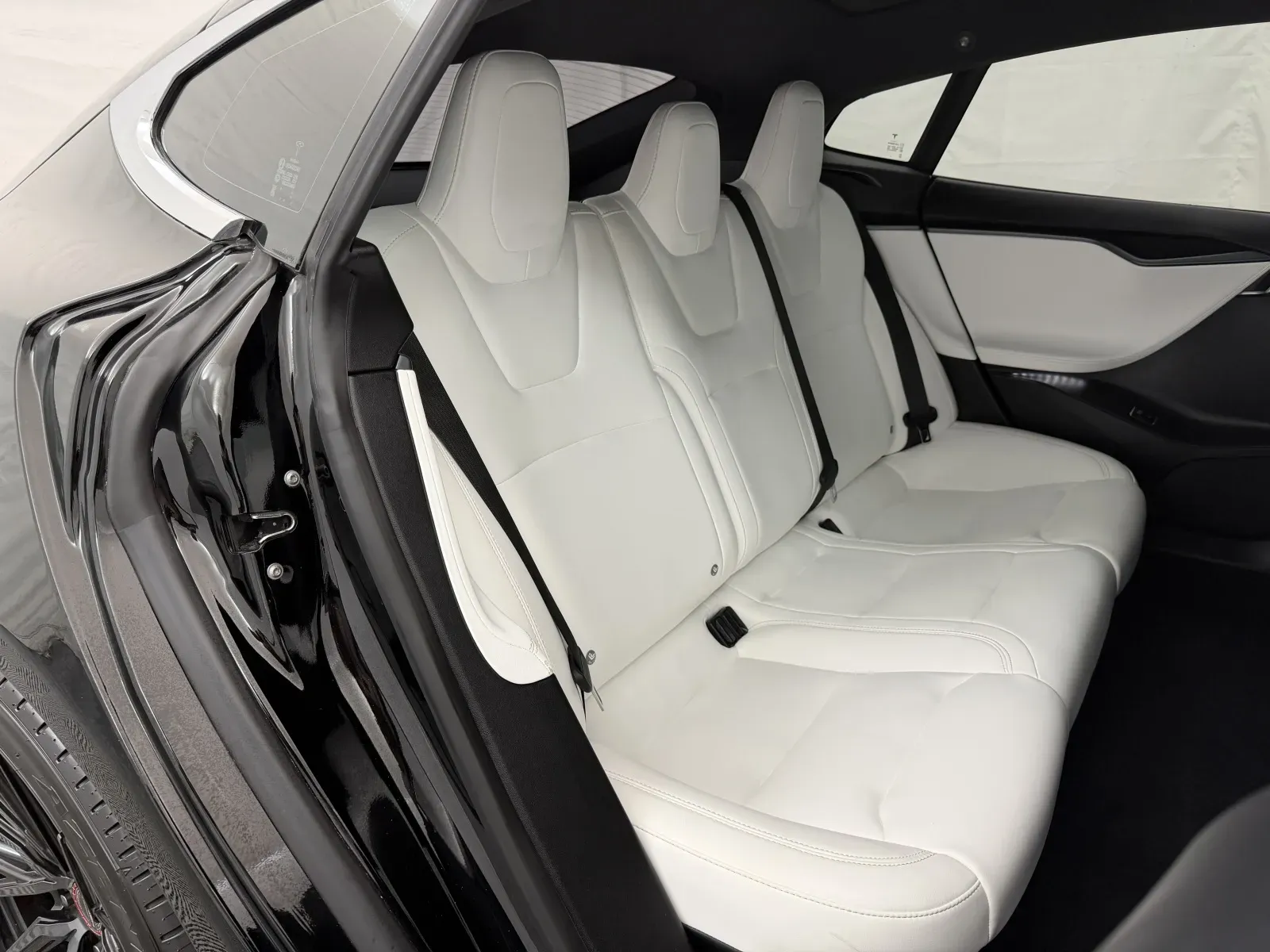 Tesla Model S photo 28