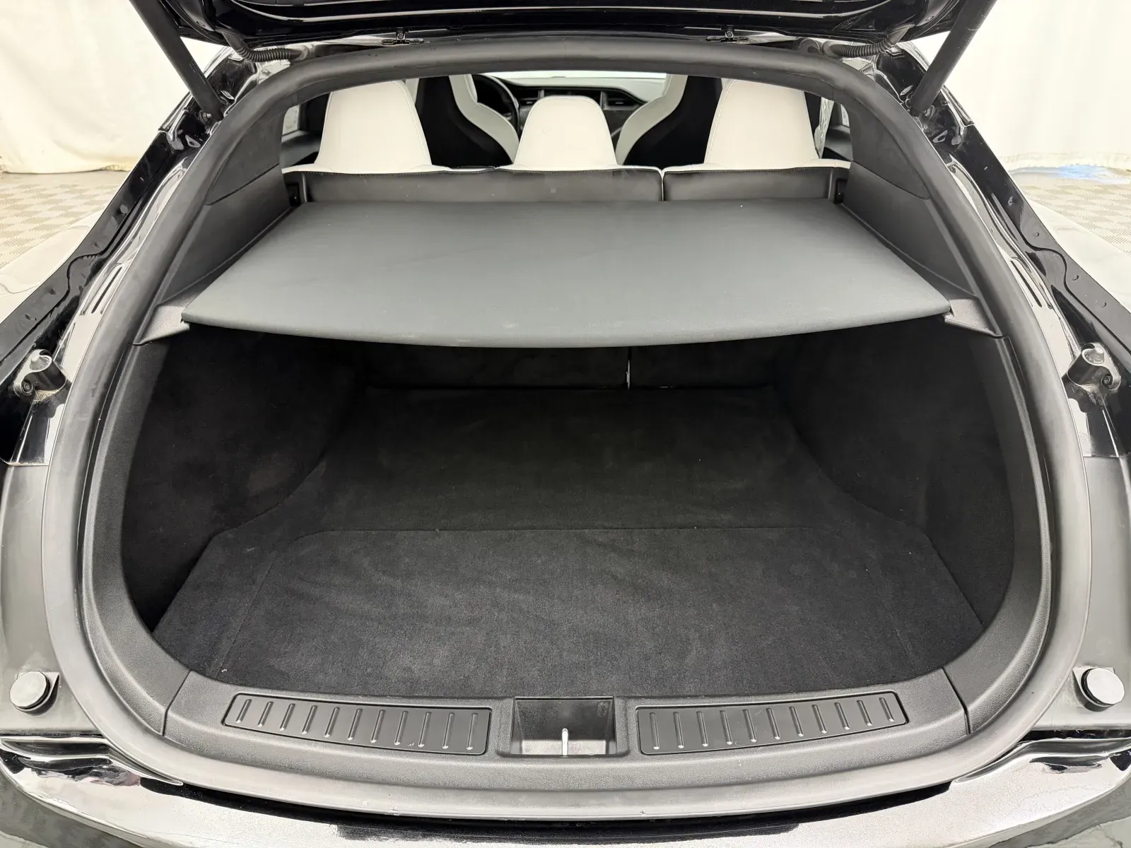 Tesla Model S photo 30