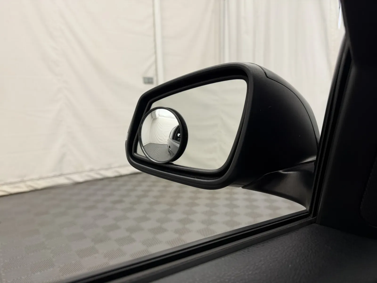 BMW 3 Series photo 14