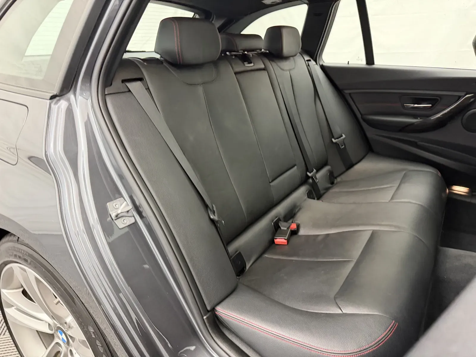 BMW 3 Series photo 21