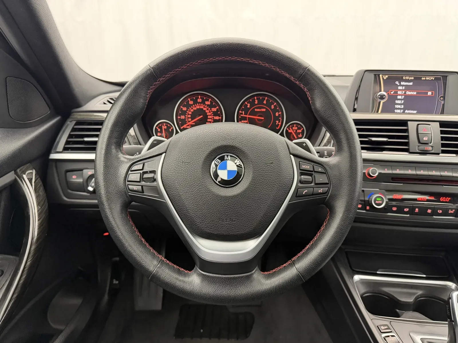 BMW 3 Series photo 11