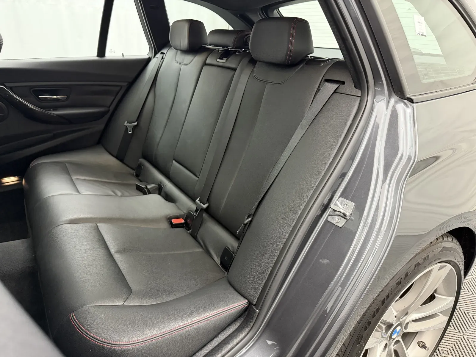 BMW 3 Series photo 20