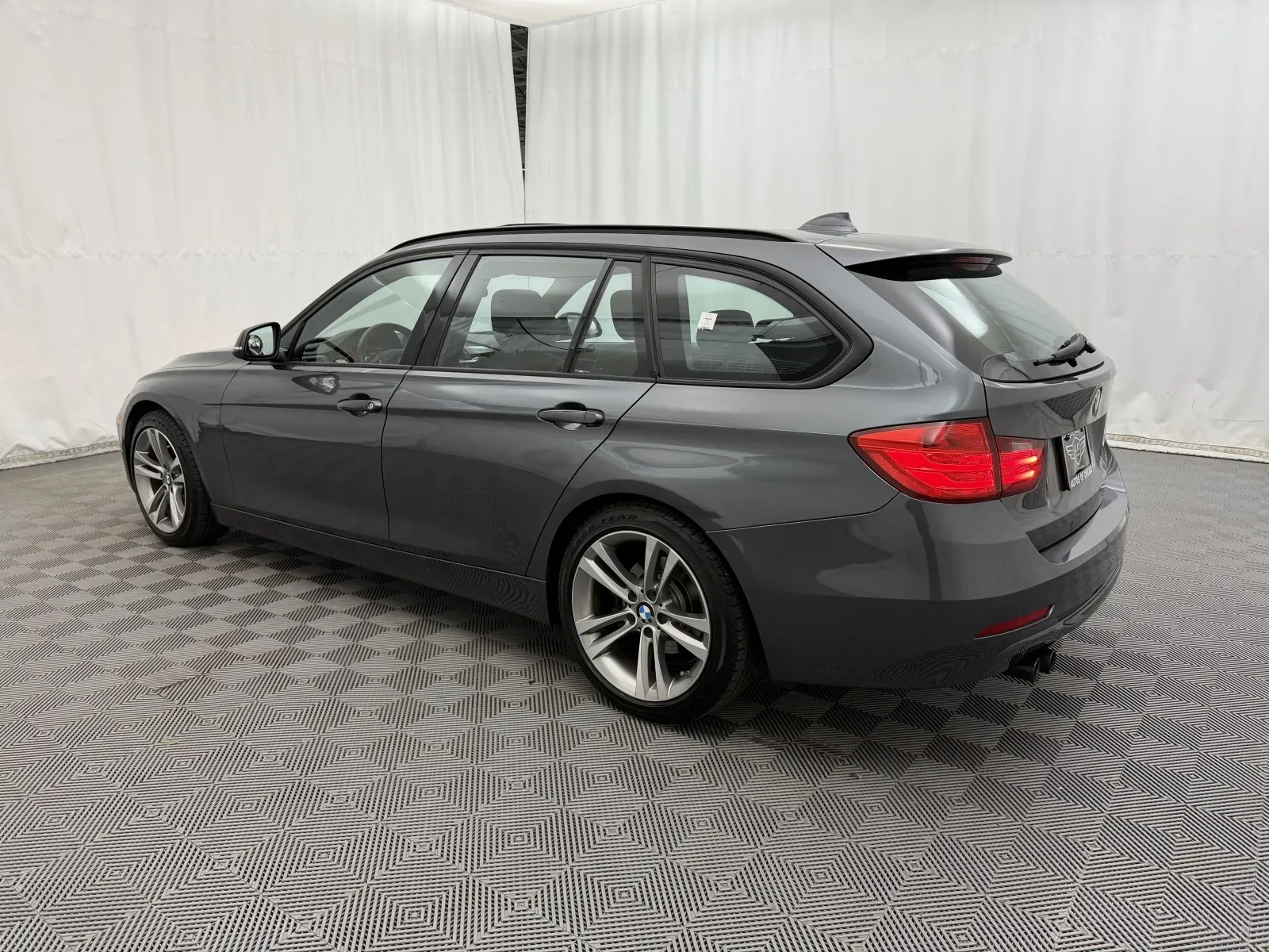 BMW 3 Series photo 7