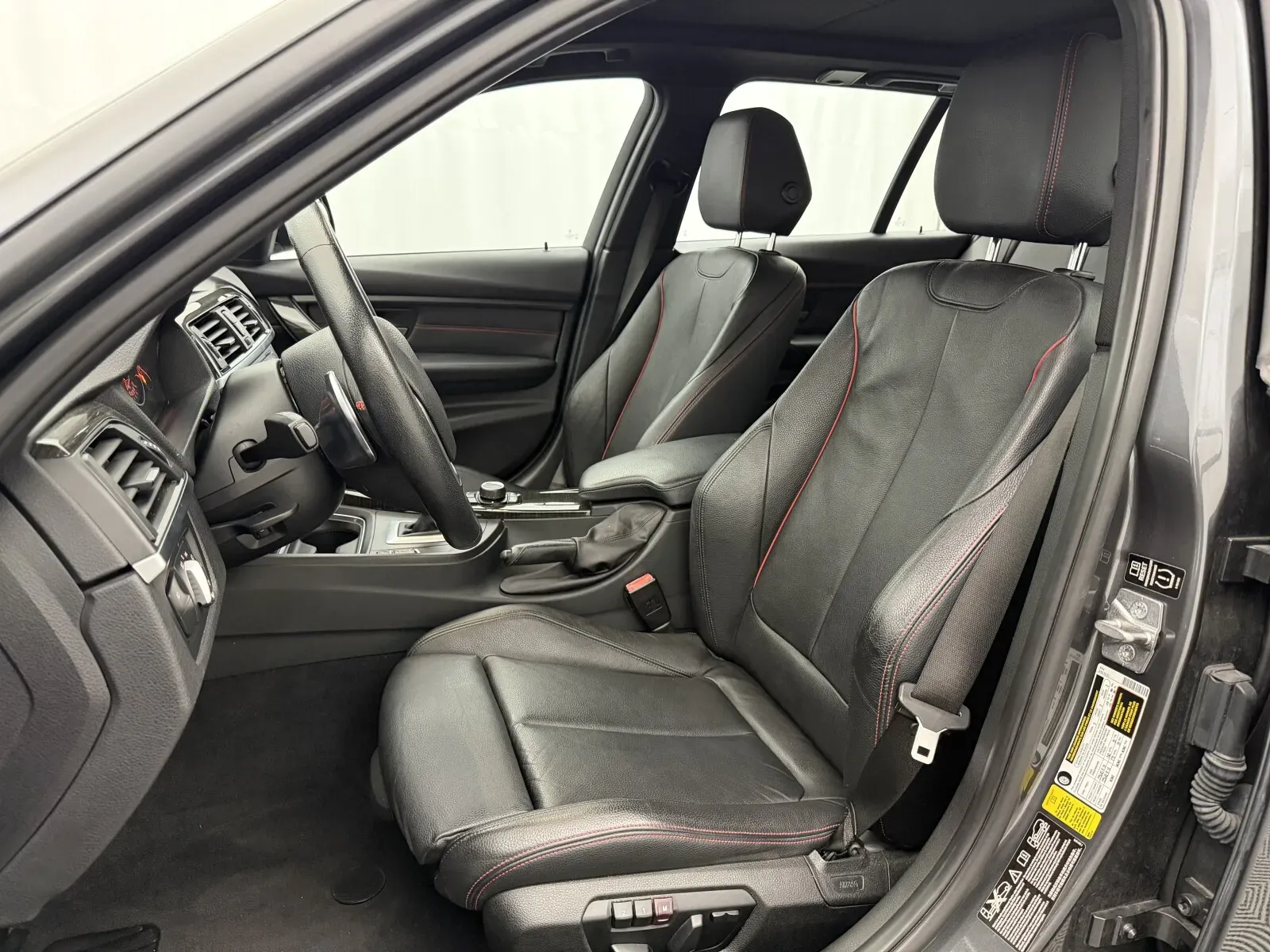 BMW 3 Series photo 8