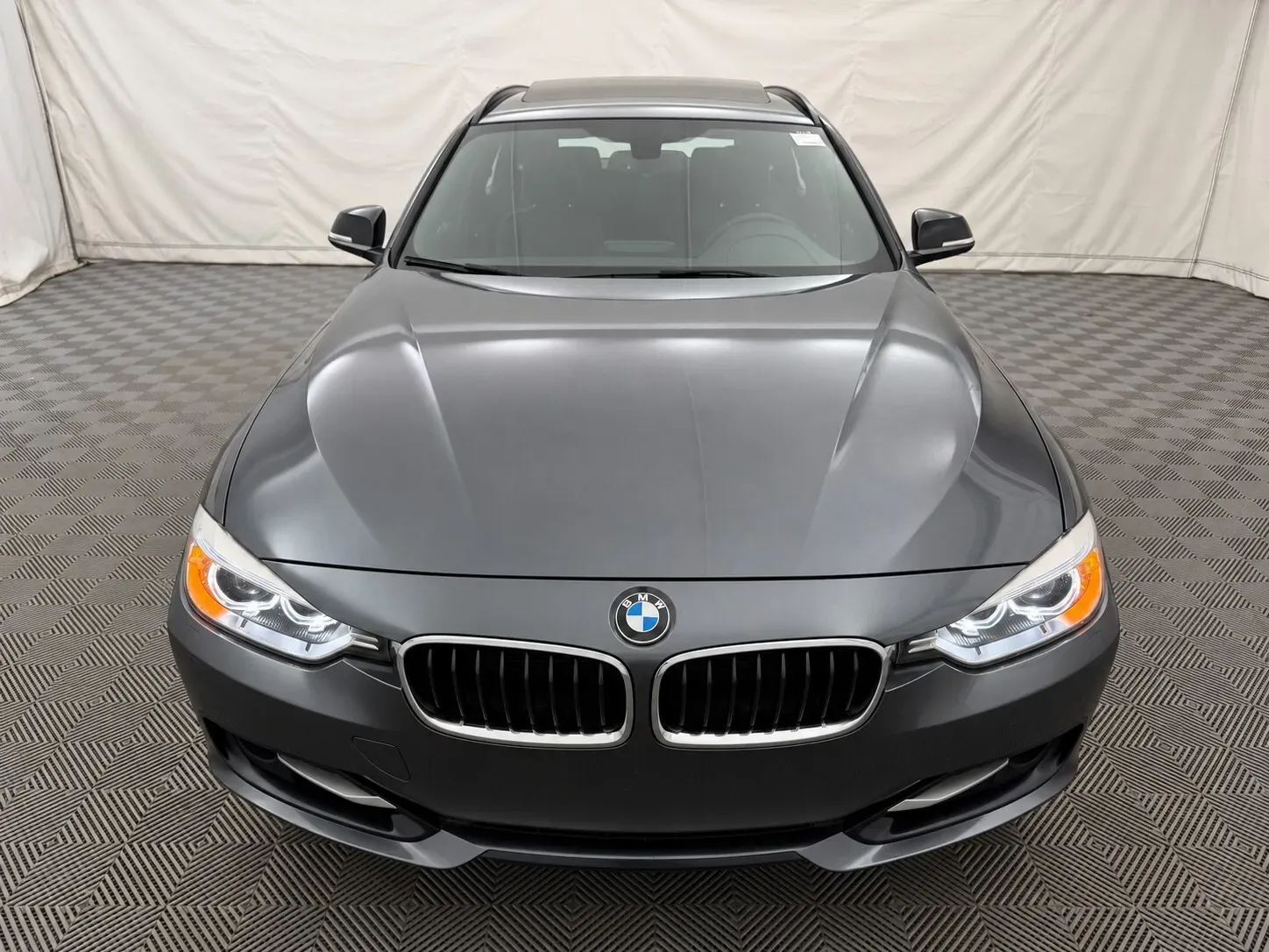 BMW 3 Series photo 3