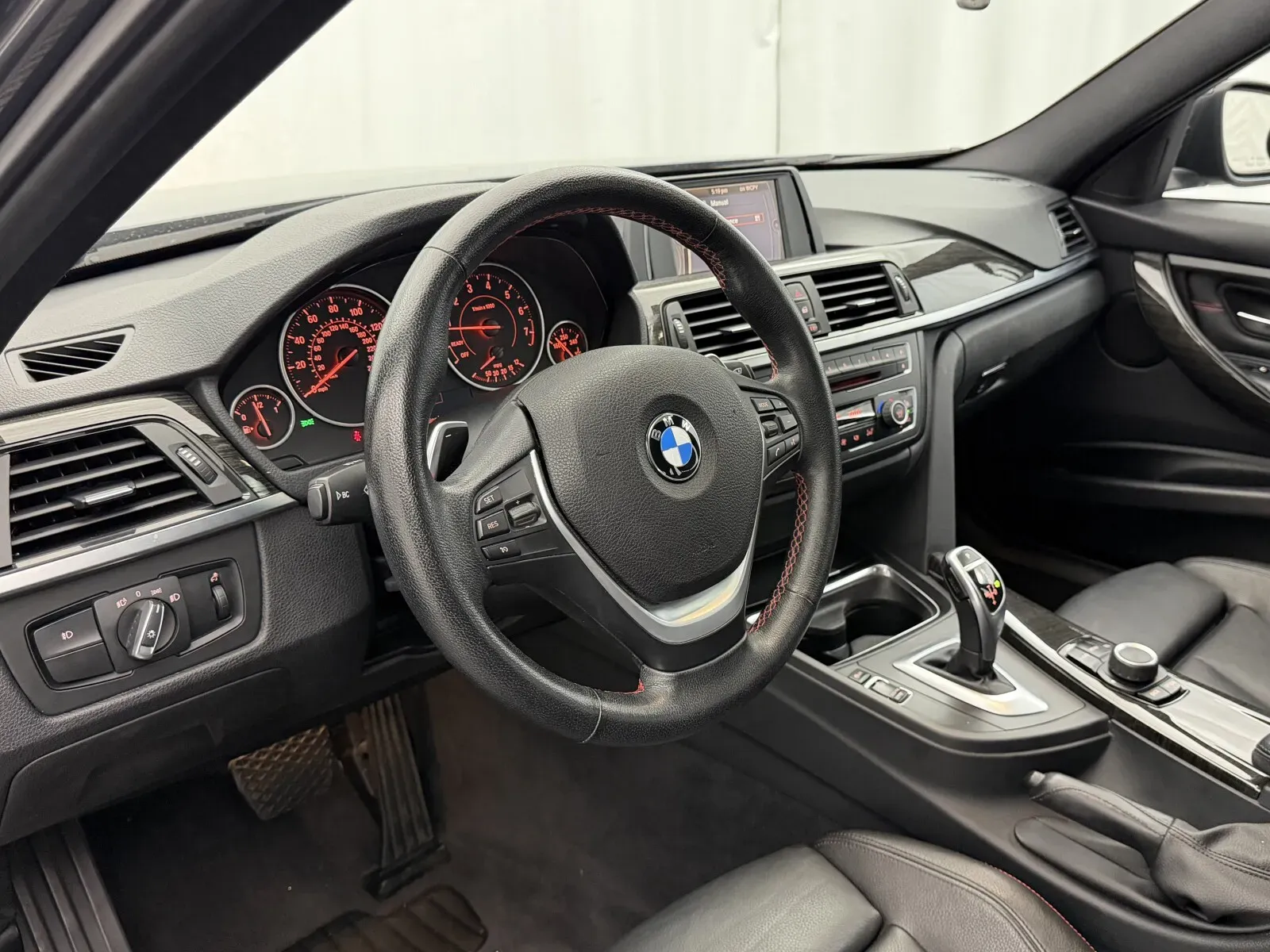 BMW 3 Series photo 10