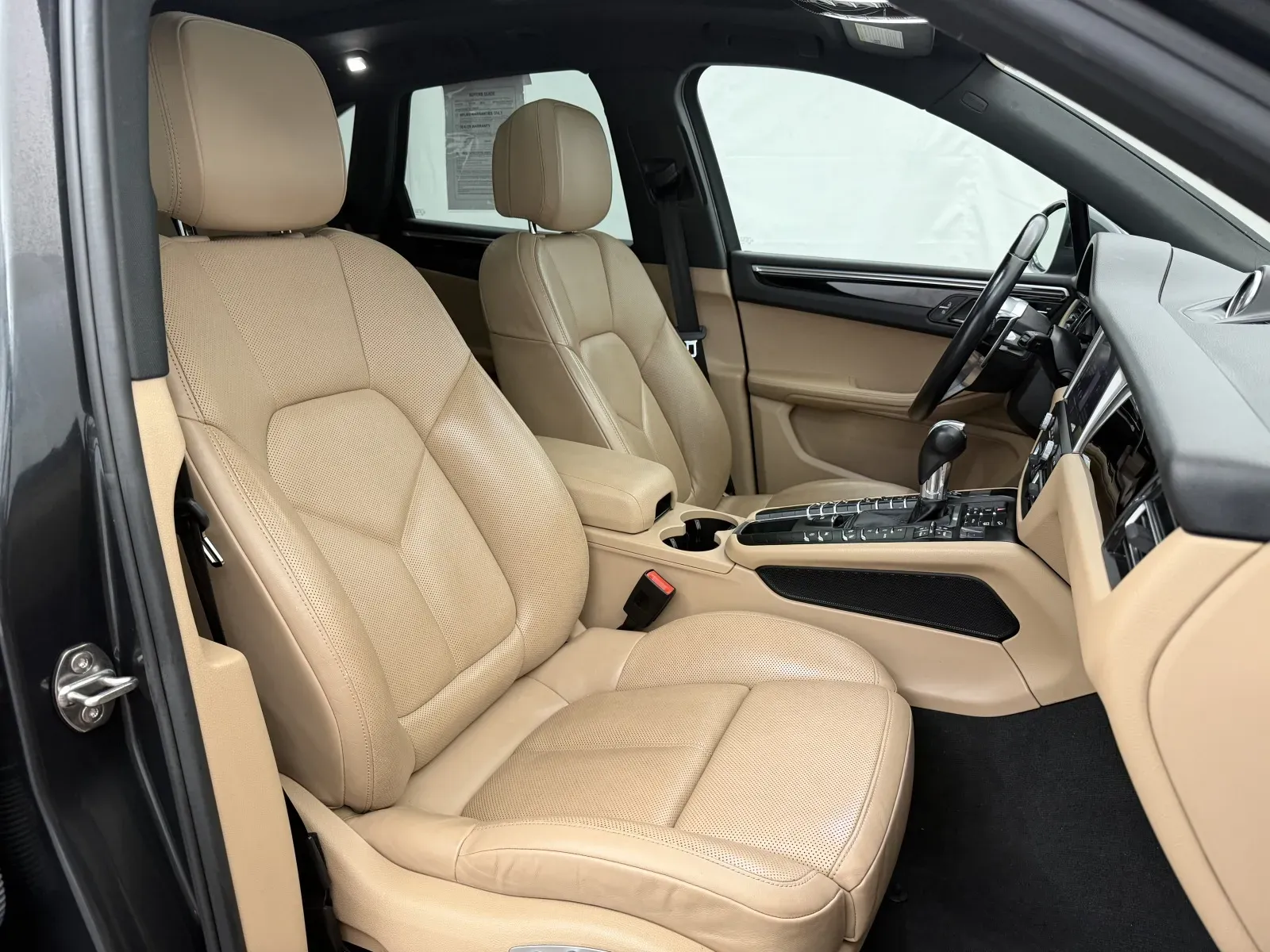 Porsche Macan photo 9