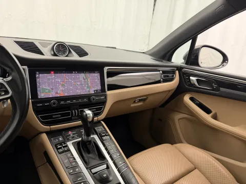 More photos of 2019 Porsche Macan at Autos of Chicago, IL