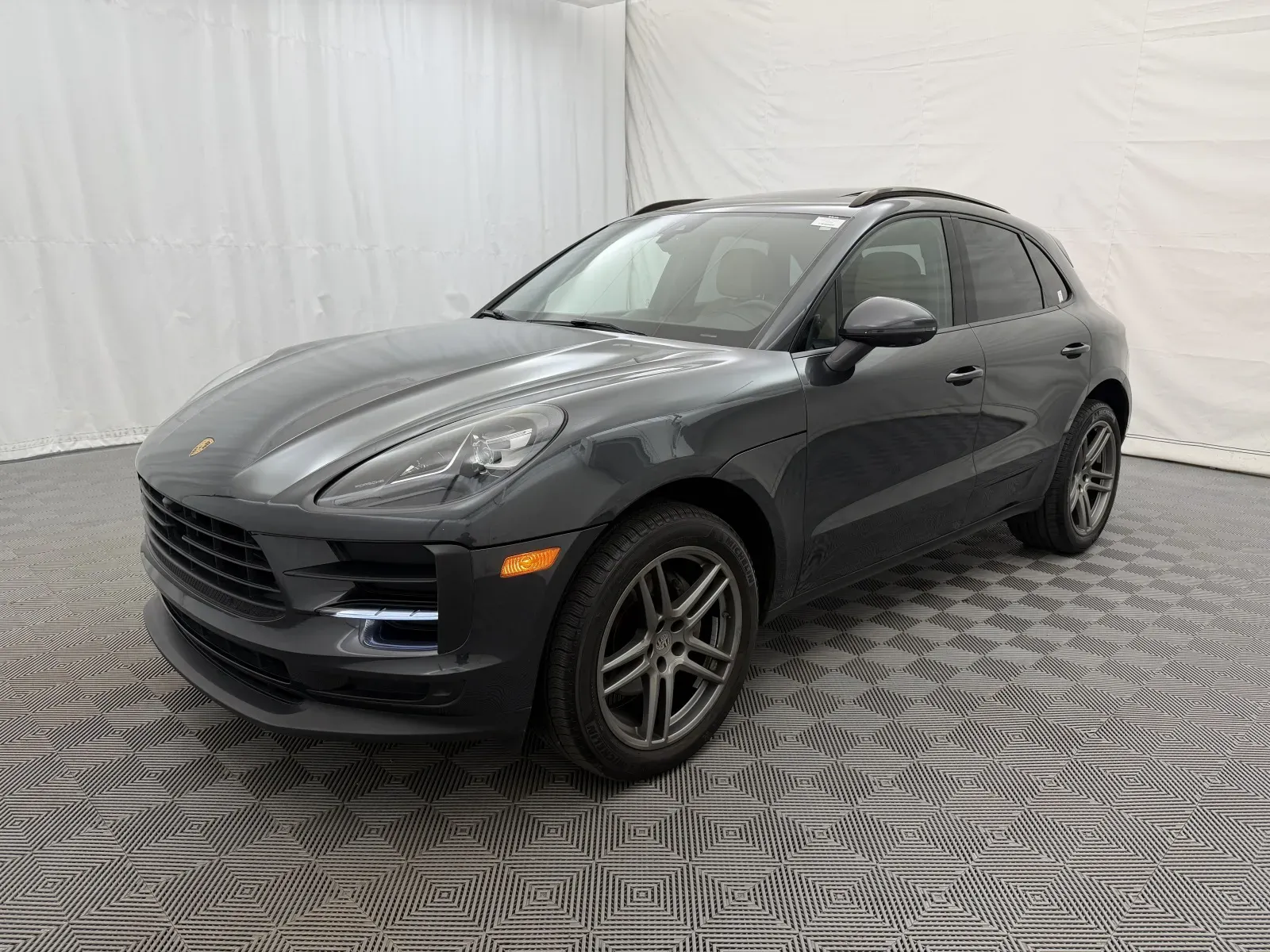 Porsche Macan photo 2