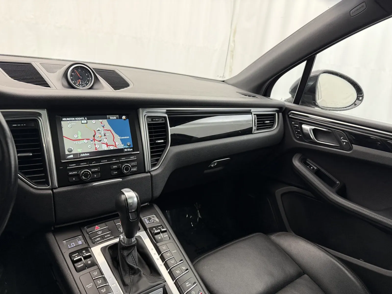 Porsche Macan photo 11