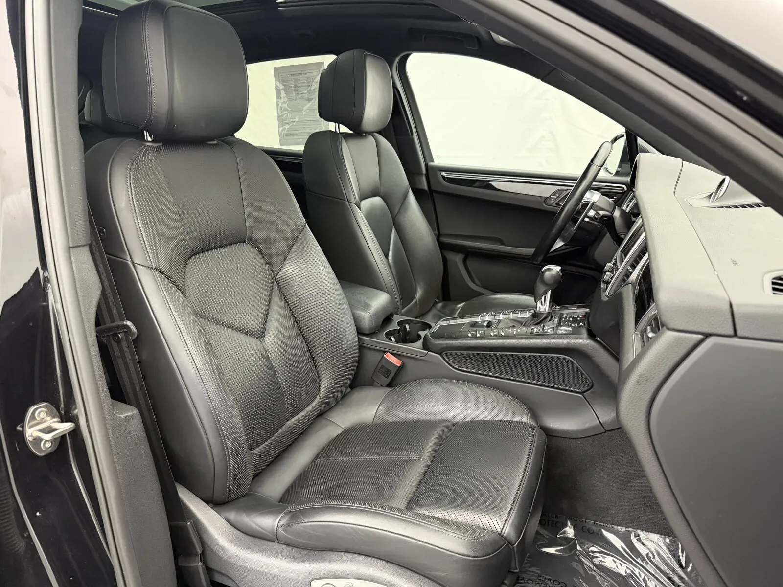 Porsche Macan photo 23
