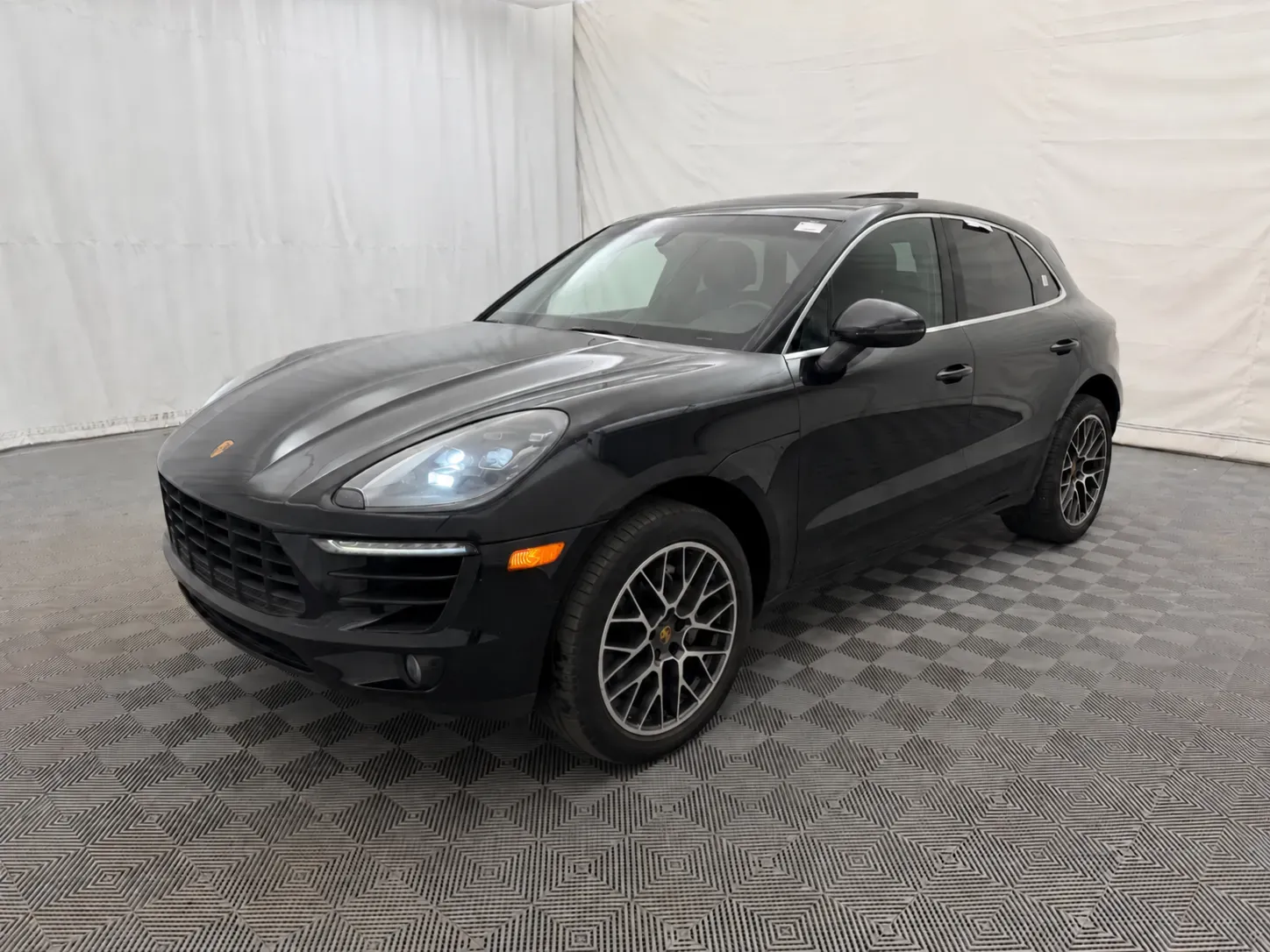 Porsche Macan photo 2