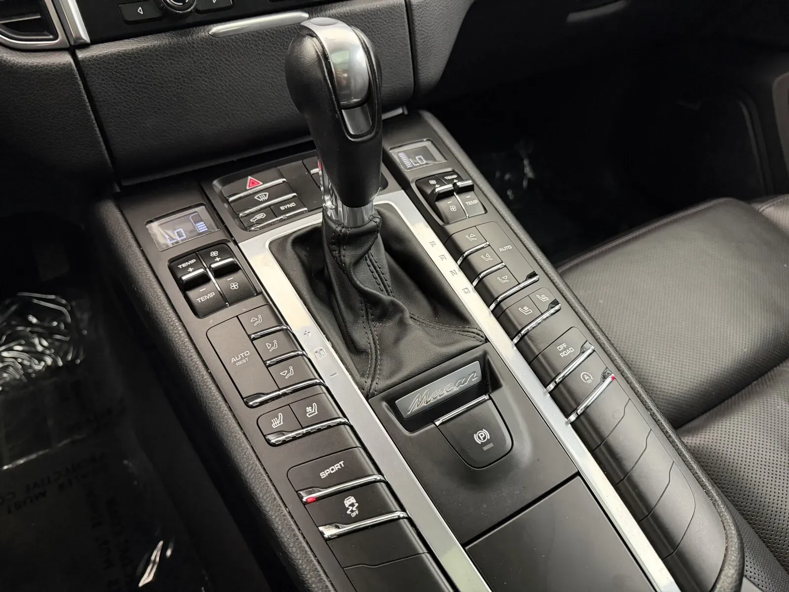 Porsche Macan photo 17