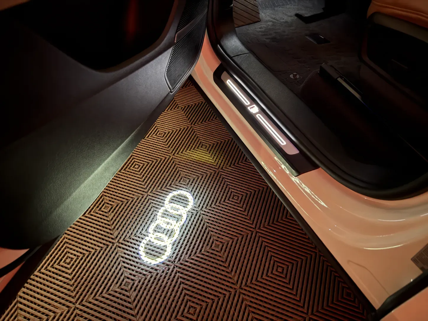 More photos of 2019 Audi Q8 Prestige at Autos of Chicago, IL
