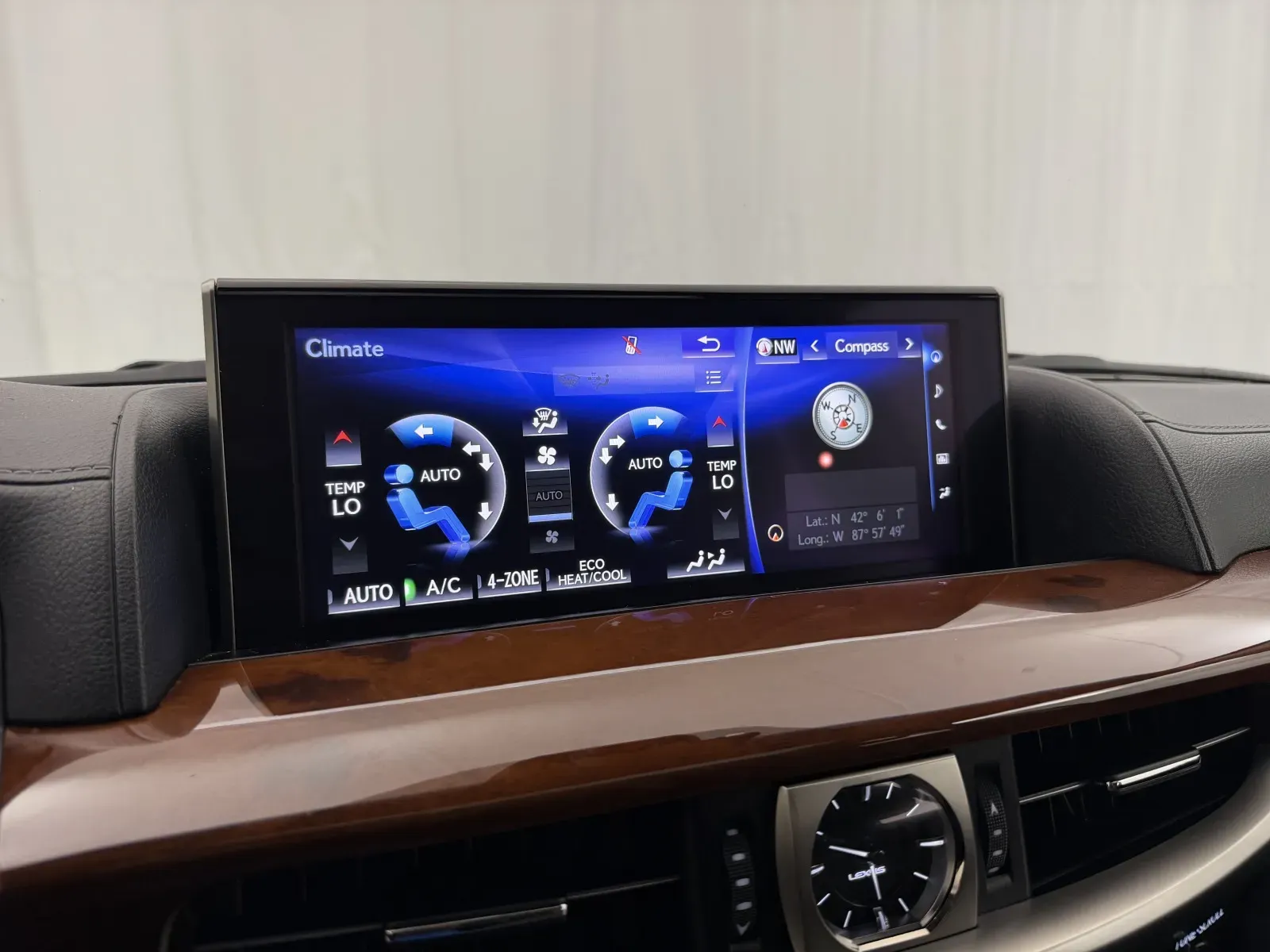 Lexus LX photo 20