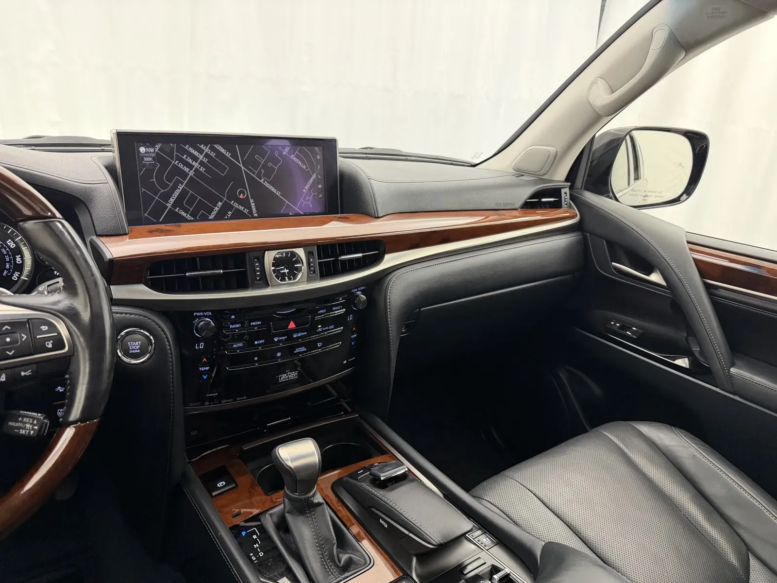 Lexus LX photo 16
