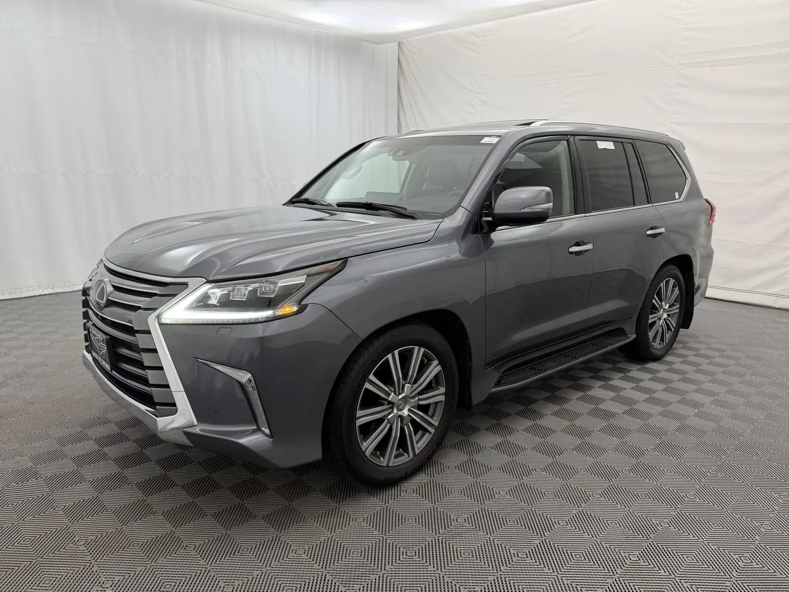 Lexus LX photo 2