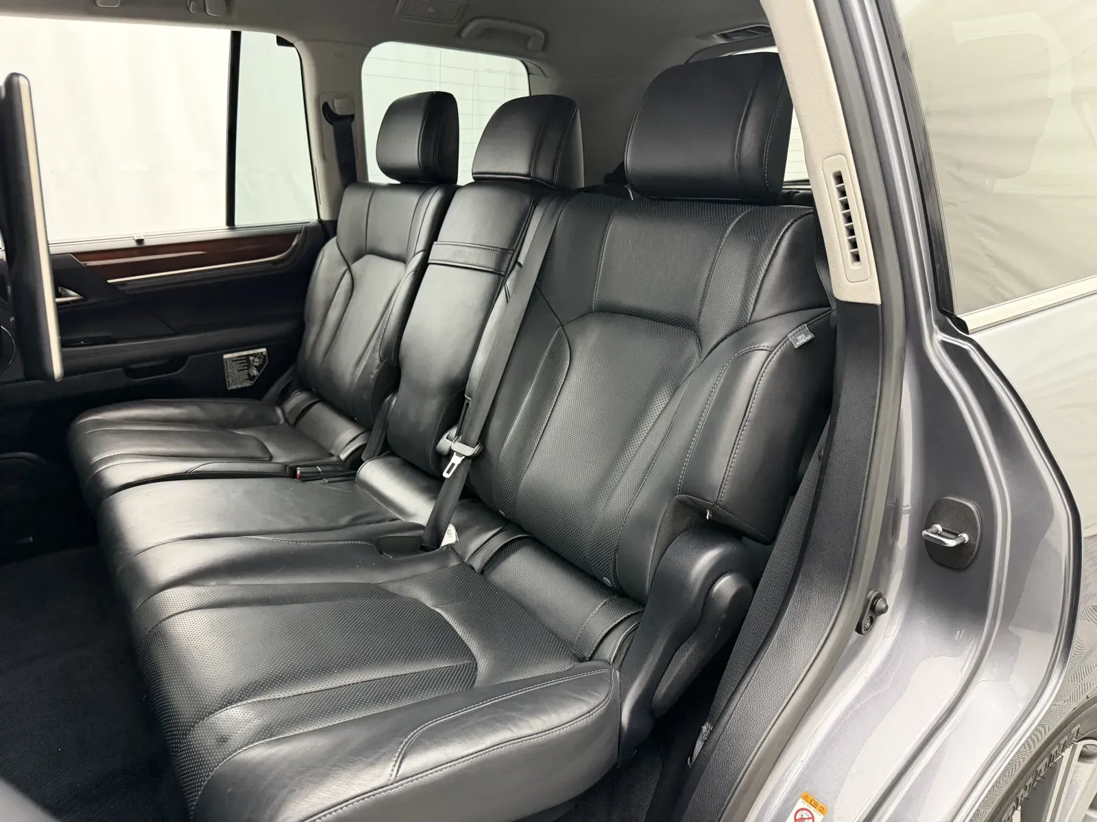 Lexus LX photo 28