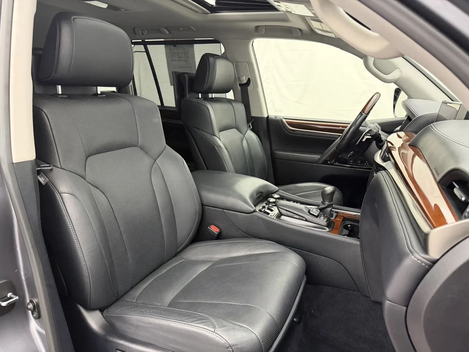 Lexus LX photo 34