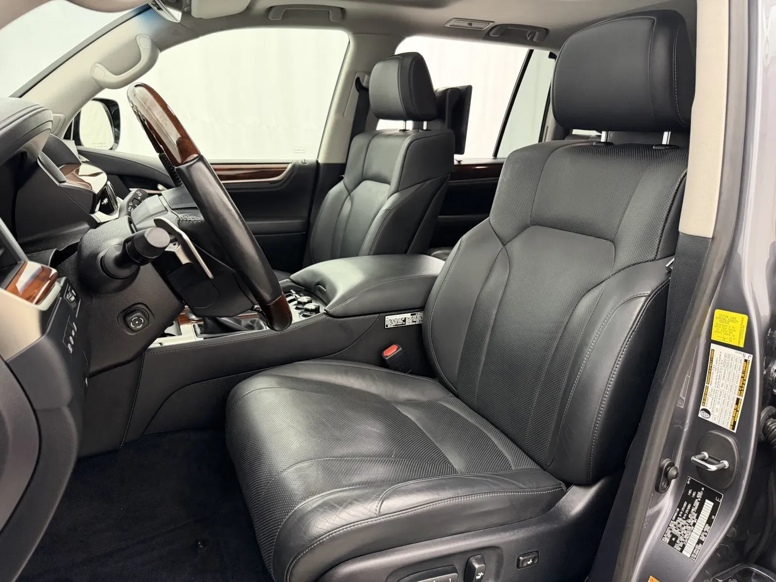 Lexus LX photo 3