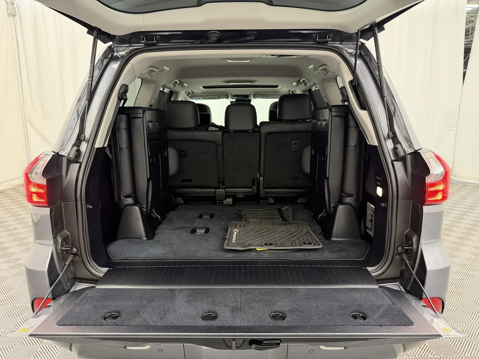 Lexus LX photo 35