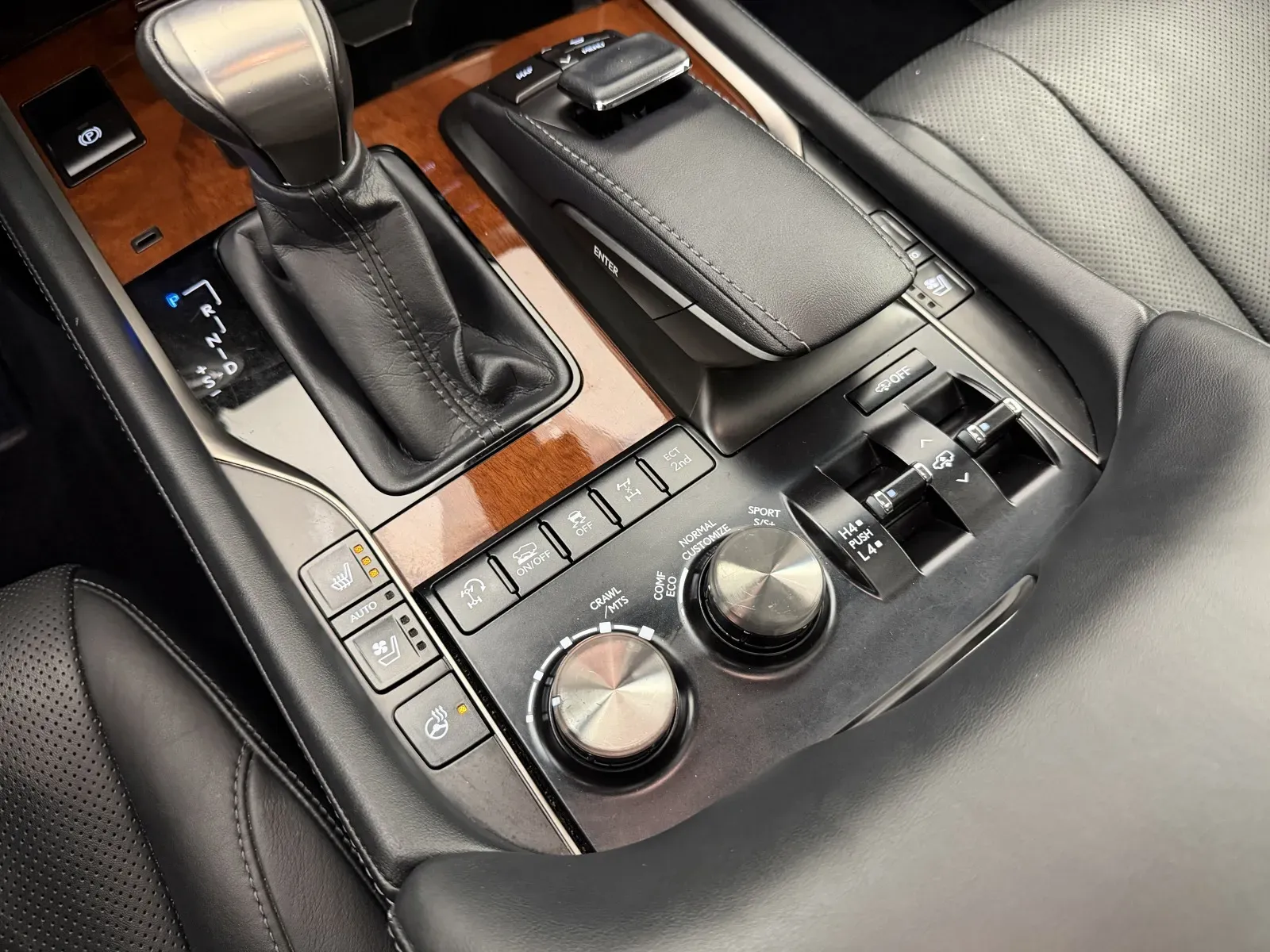 Lexus LX photo 24
