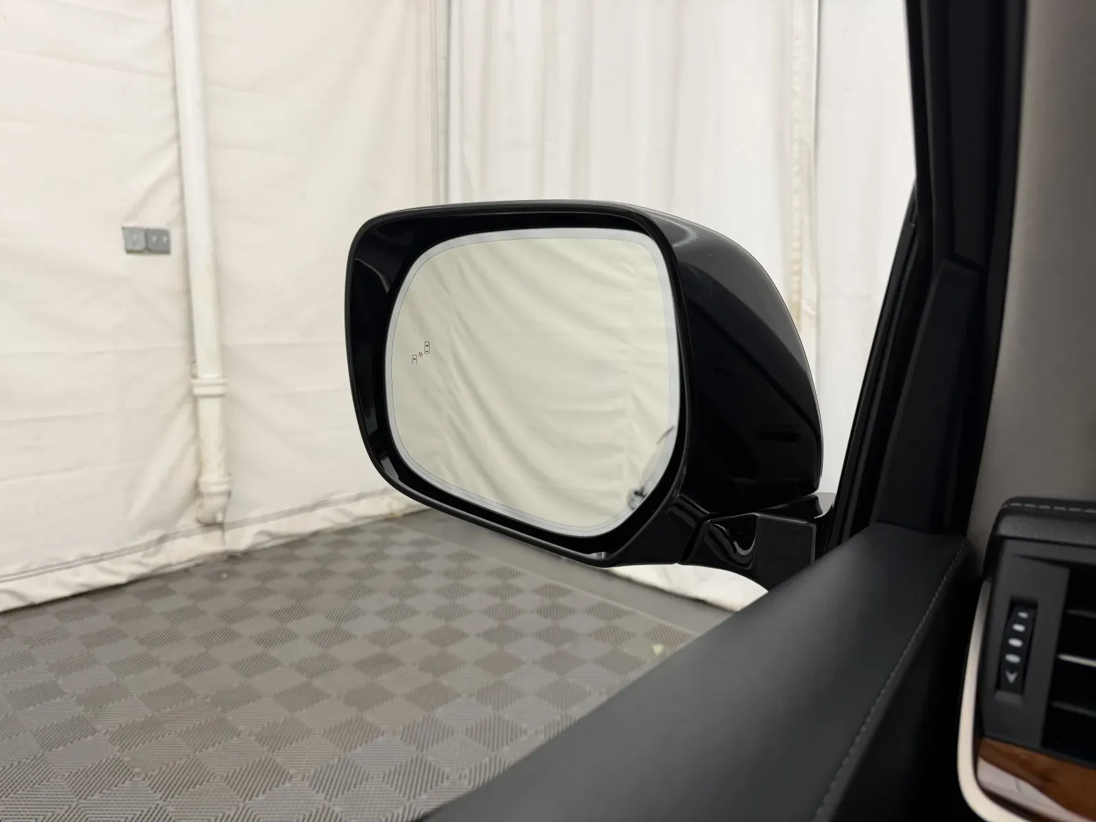 Lexus LX photo 15