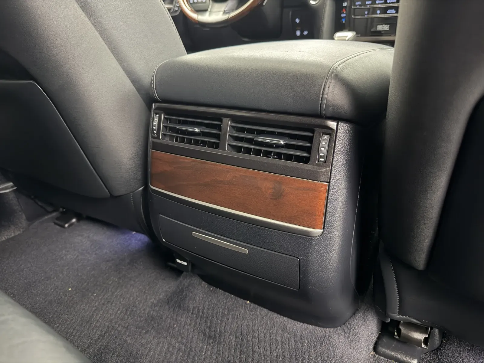 Lexus LX photo 30