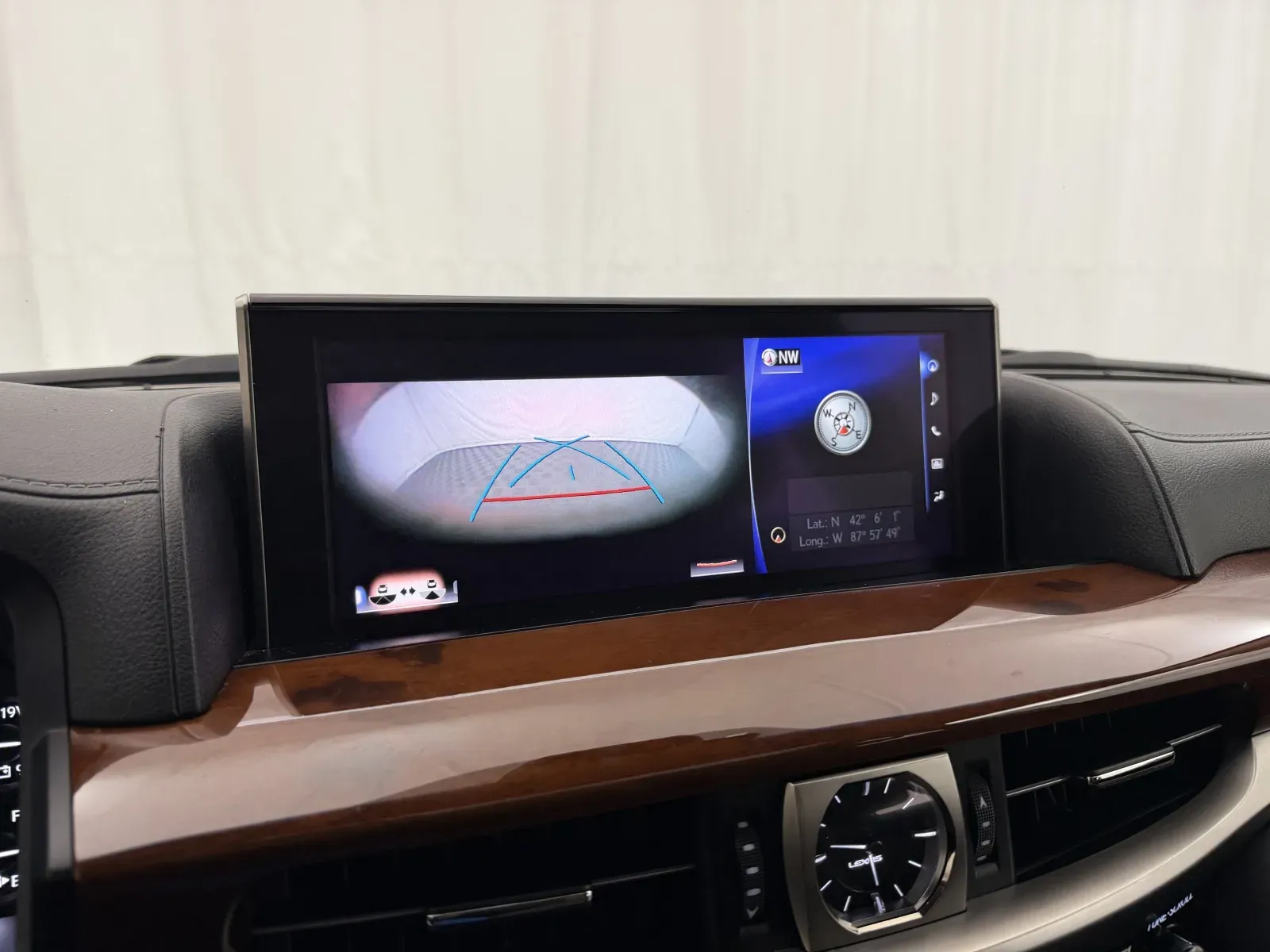 Lexus LX photo 18