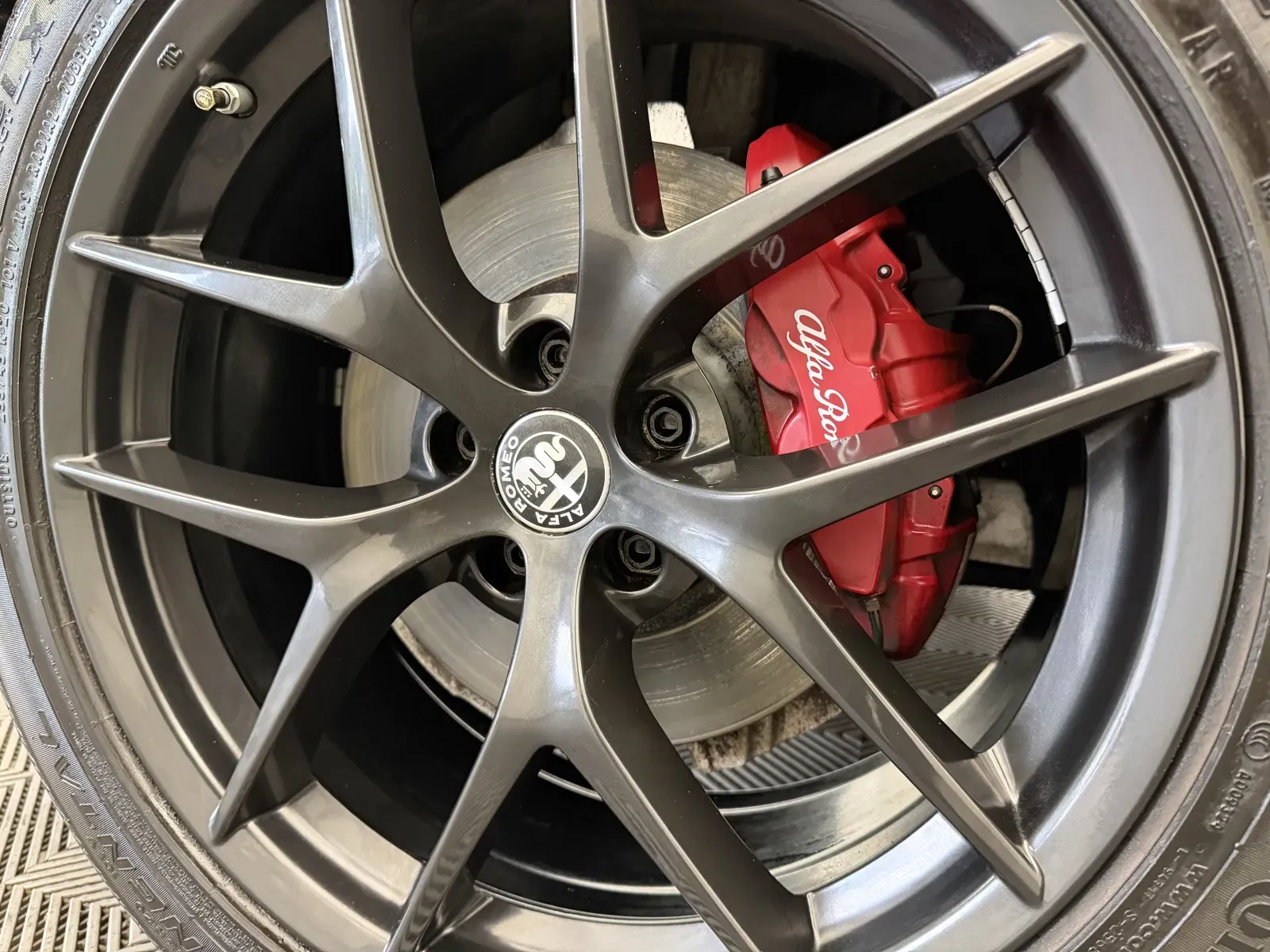 More photos of 2019 Alfa Romeo Stelvio at Autos of Chicago, IL