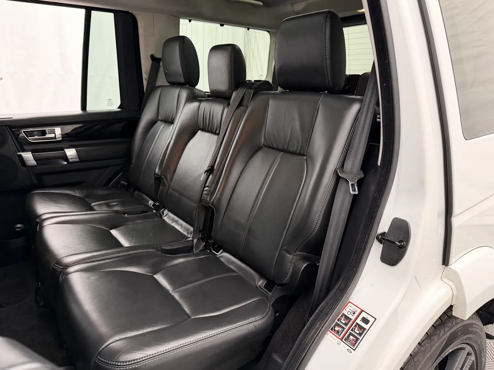 Land Rover LR4 photo 29