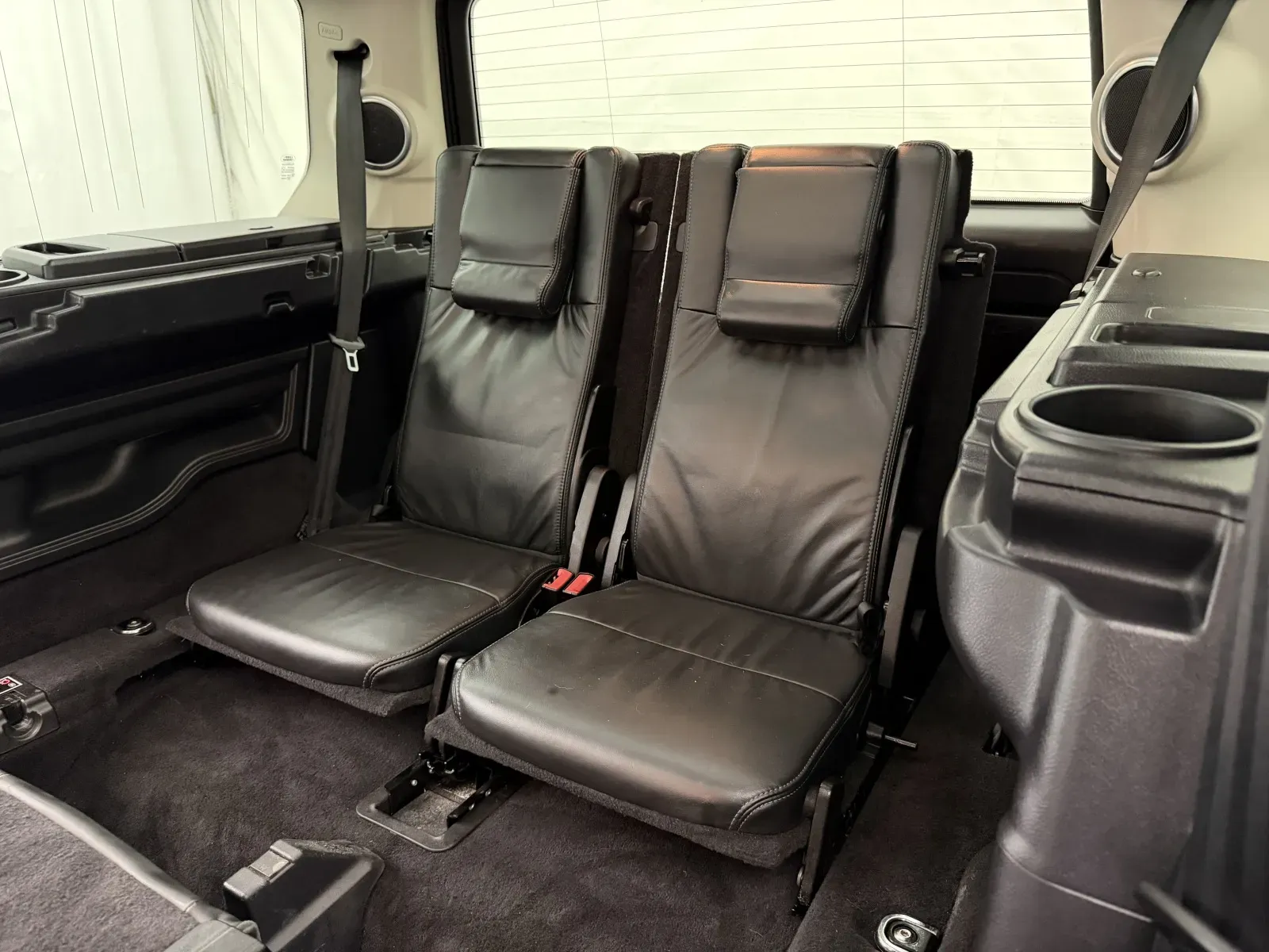 Land Rover LR4 photo 33