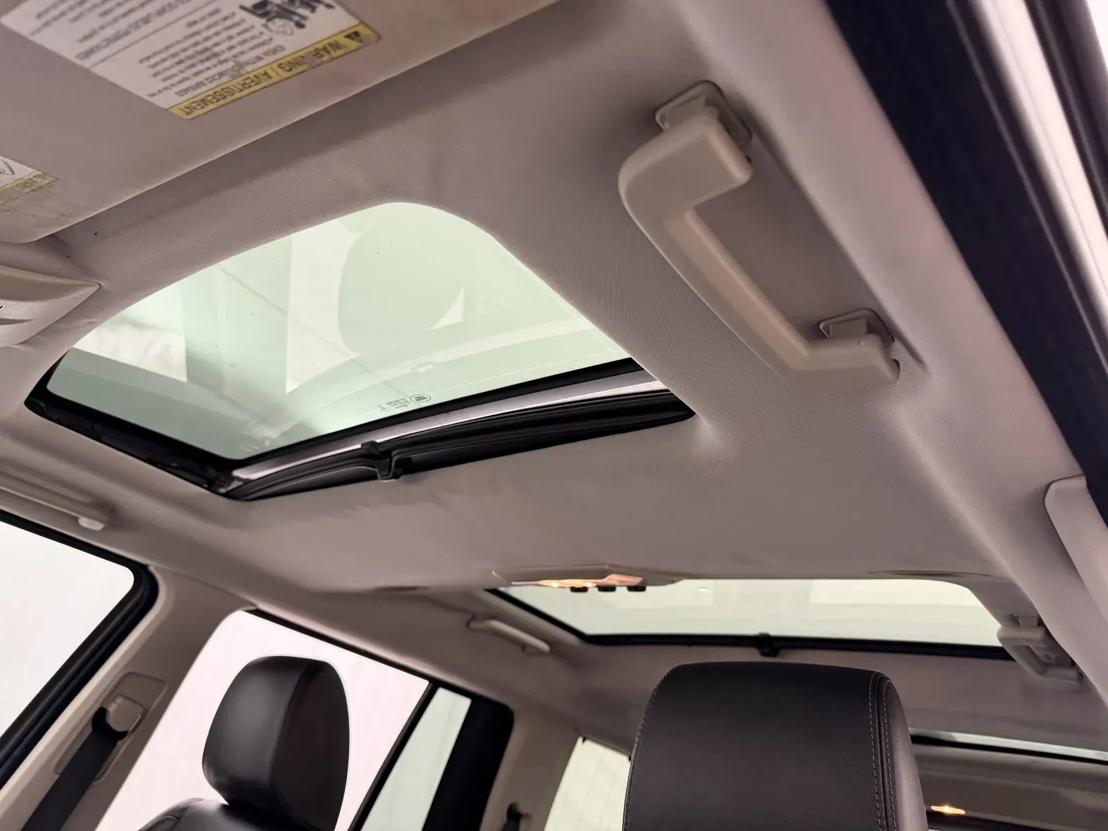 Land Rover LR4 photo 10