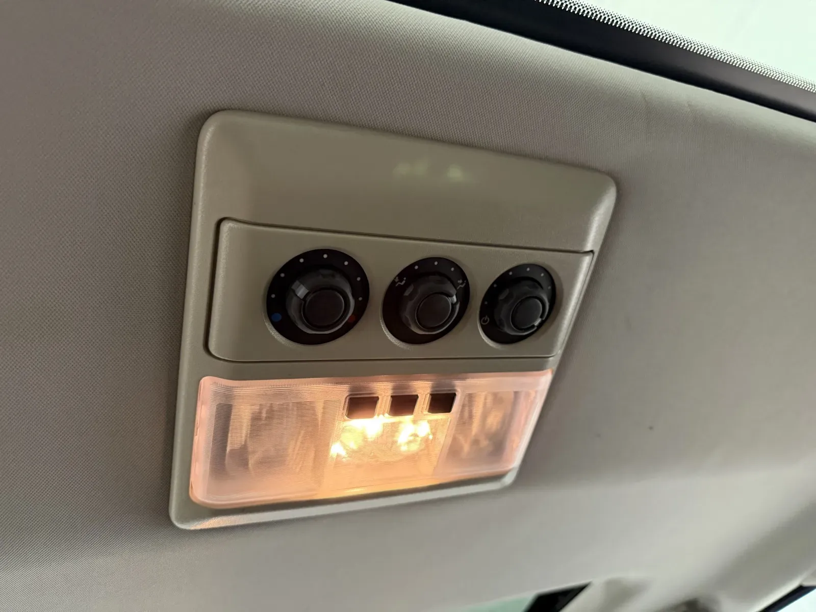 Land Rover LR4 photo 30