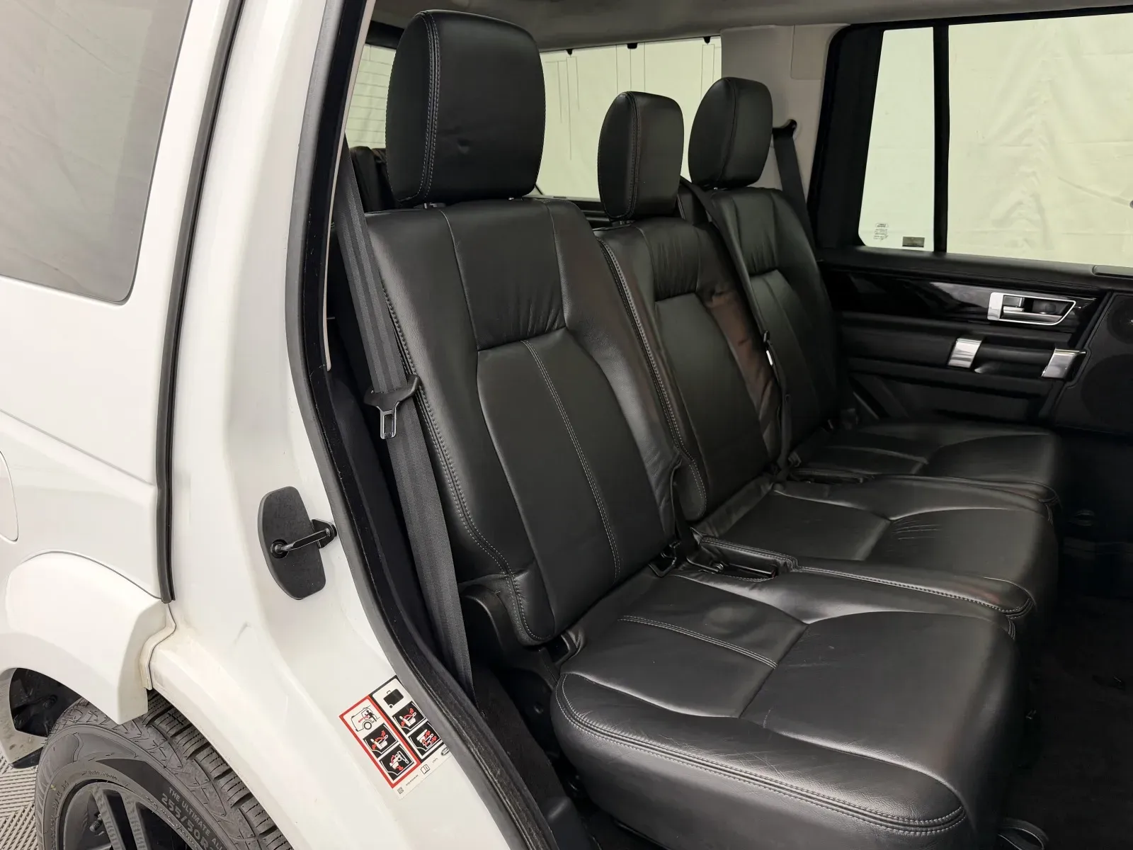 Land Rover LR4 photo 32