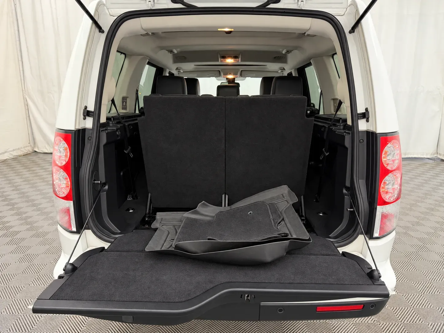 Land Rover LR4 photo 37