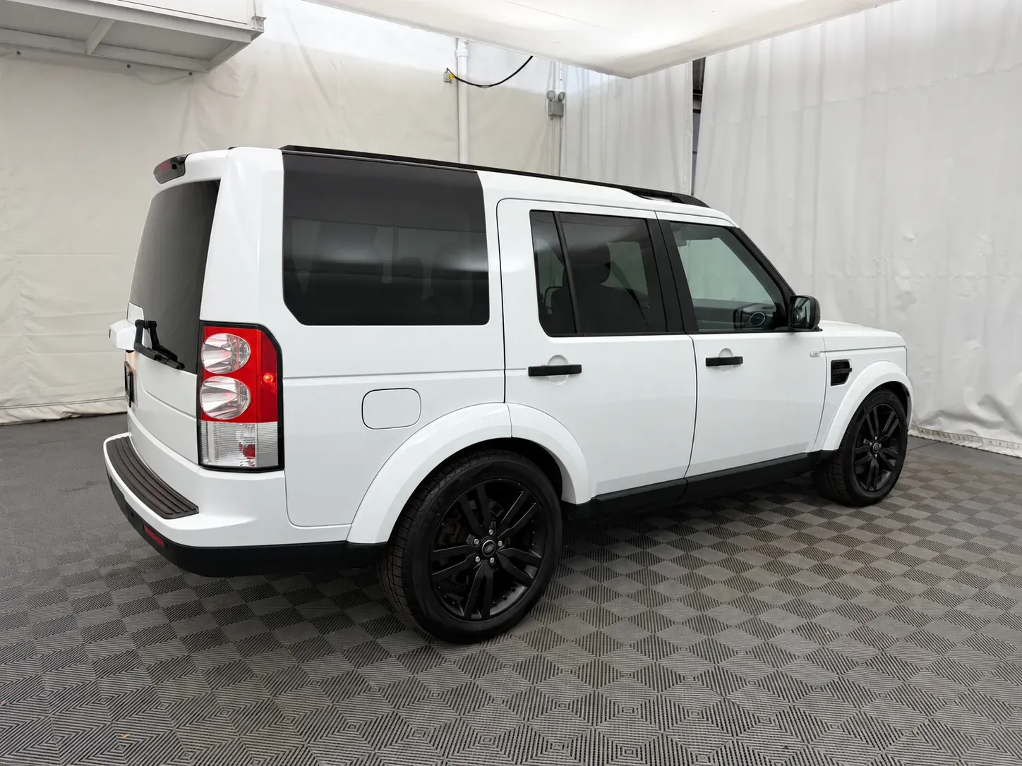 Land Rover LR4 photo 5