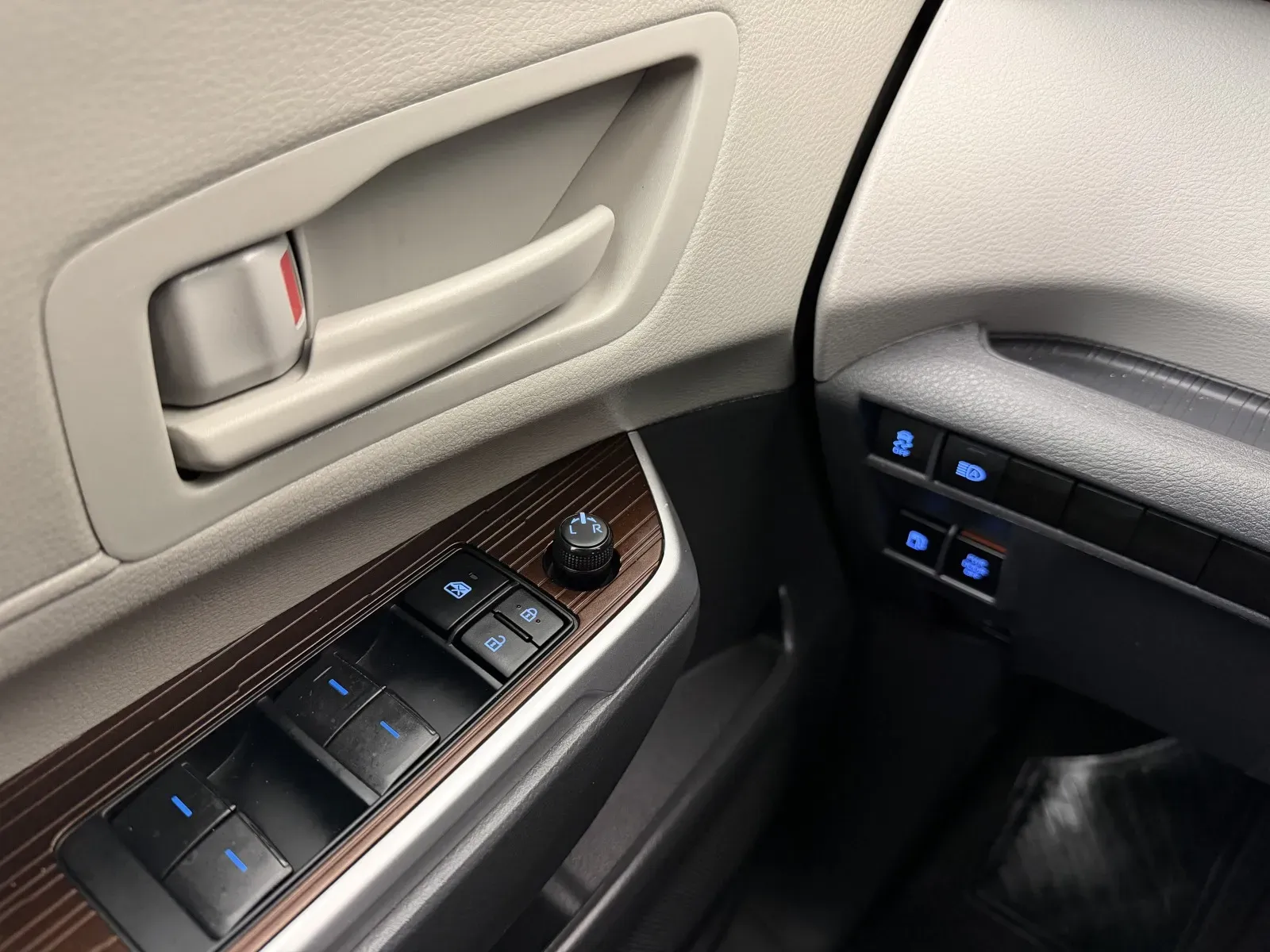 Toyota Sienna photo 14