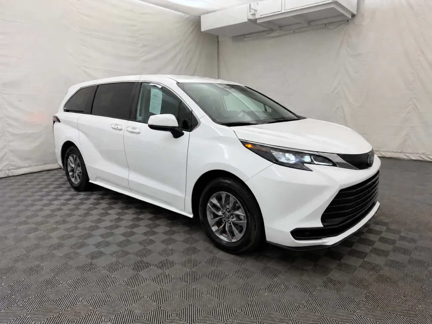 Toyota Sienna photo 4
