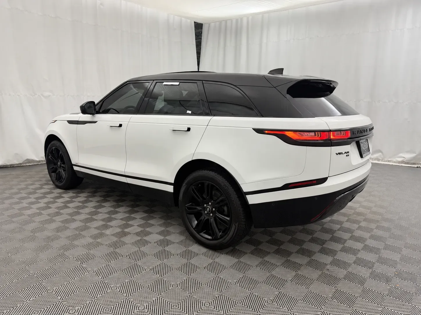 Land Rover Range Rover Velar photo 7